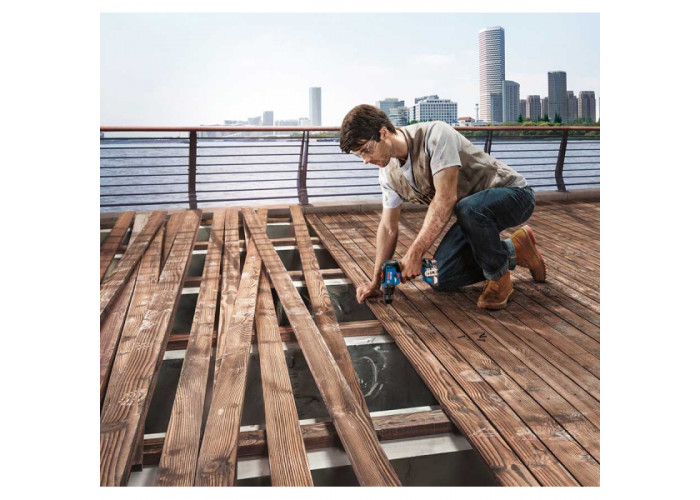 Безщітковий акумуляторний шурупокрут Bosch GSR 18V-50 Professional в L-Case з 2 акб 2 Ah, з/п GAL 18V-20 та набором 24 насадок для закручування